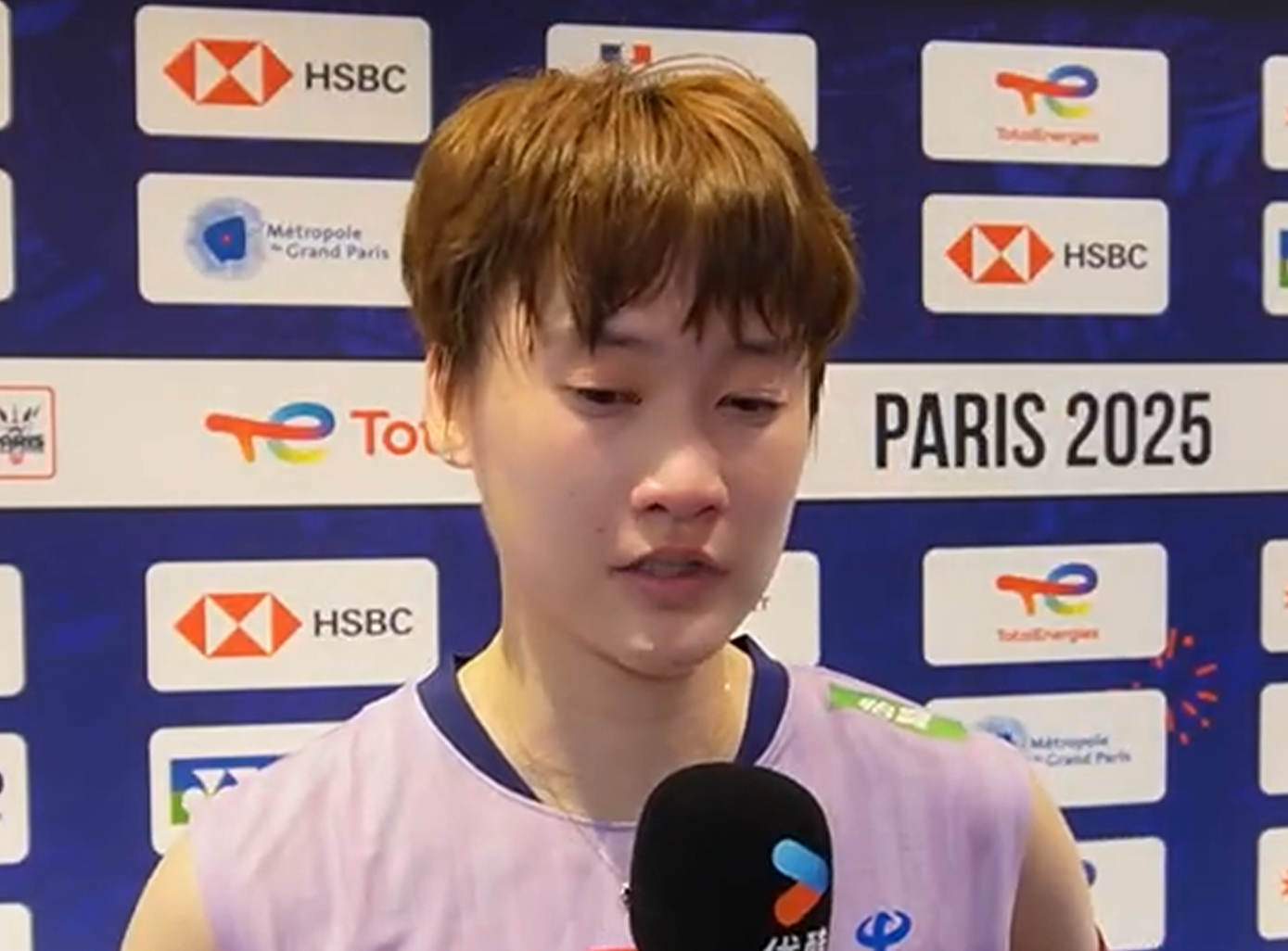 陈雨菲丢冠！采访+颁奖全都眼含泪水，自曝吃了八颗止疼药！