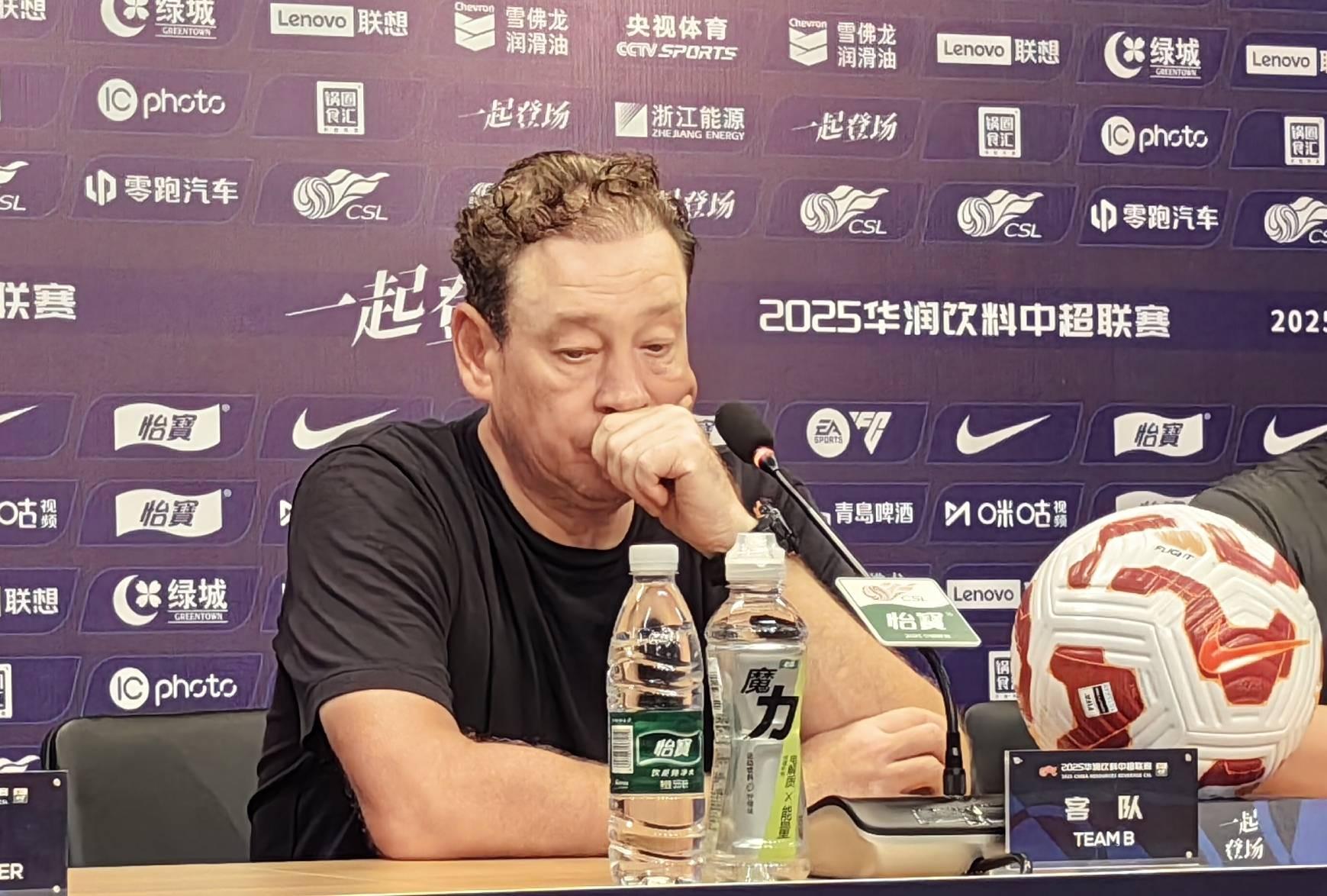斯卢茨基:输球让我们非常痛心,球队阵地进攻时无法创造机会